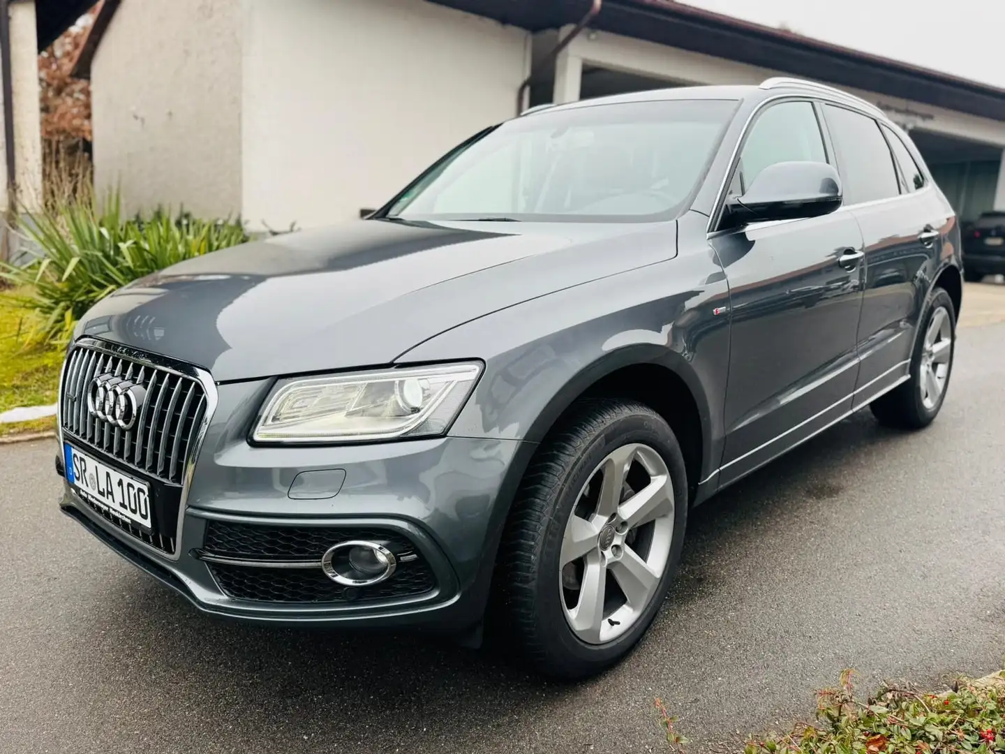 Audi Q5 2.0 TDI 140 kW quattro S Line Kamera AHK Grau - 2