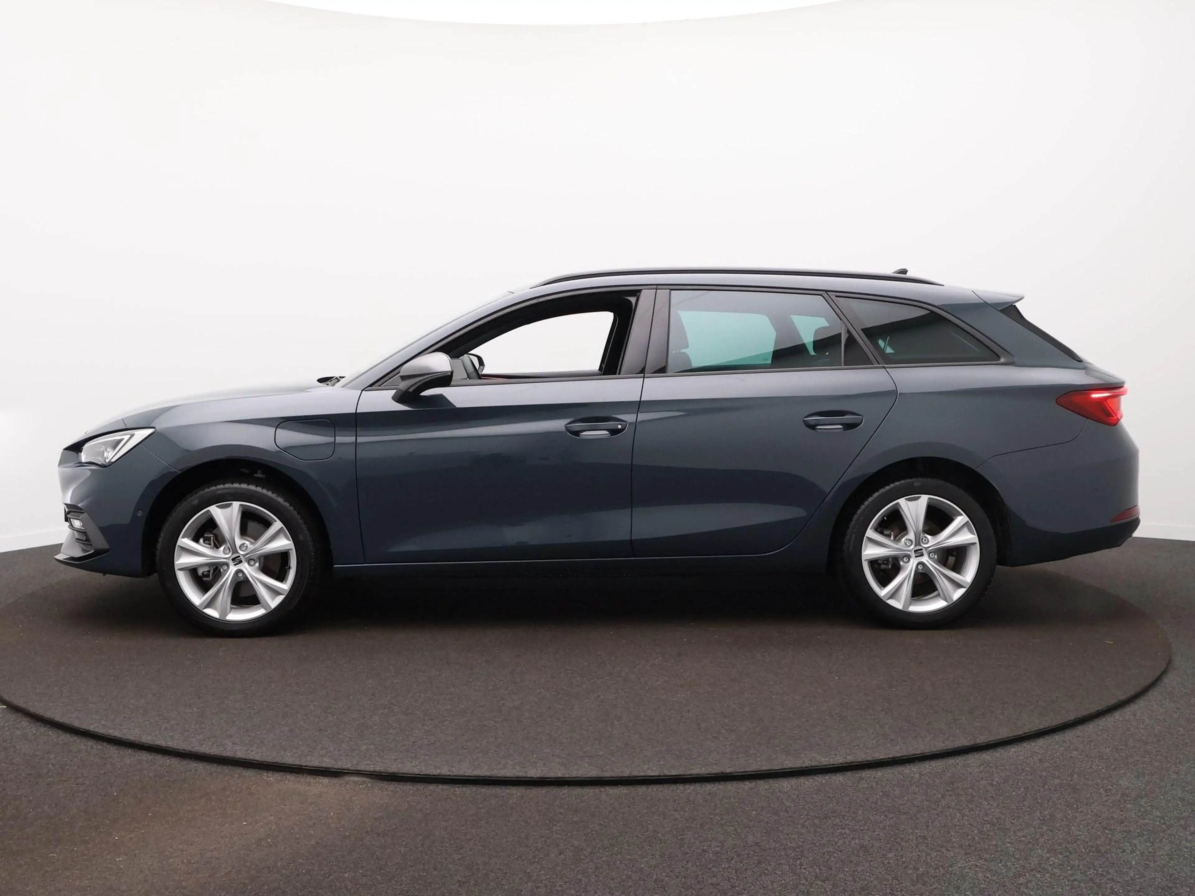 SEAT Leon e-Hybrid Sportstourer 1.5 TSI Style — photo 5