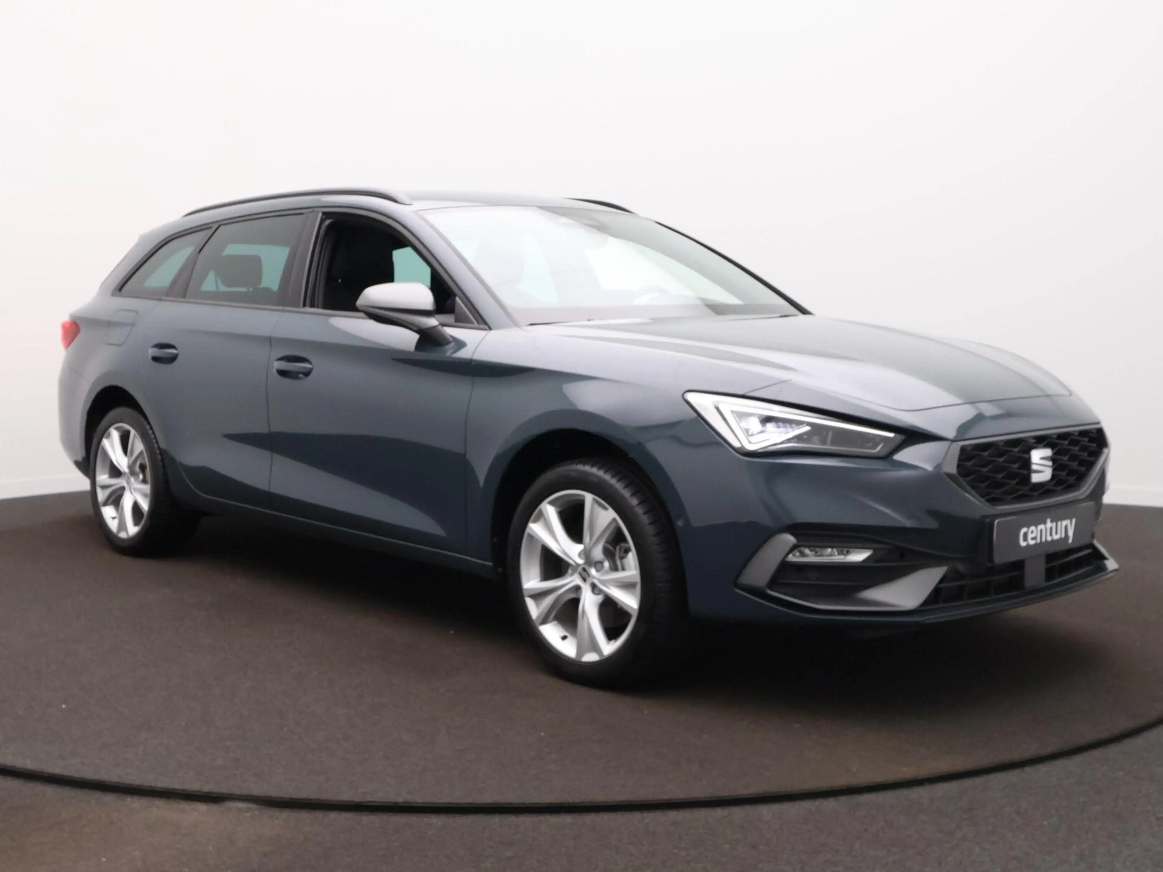 SEAT Leon e-Hybrid Sportstourer 1.5 TSI Style — photo 2