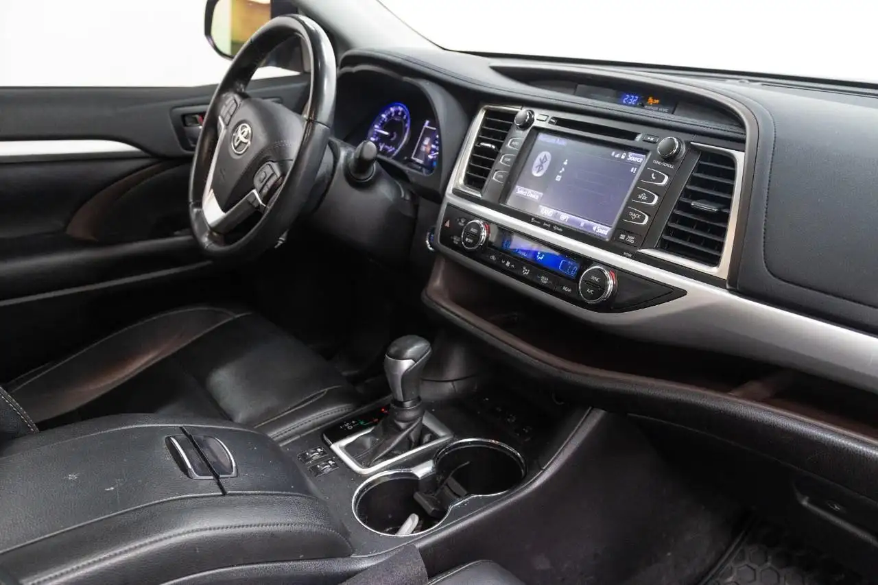 Toyota Highlander снимка Toyota Highlander