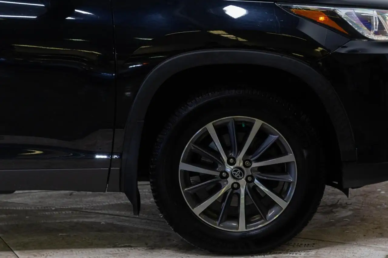 Toyota Highlander снимка Toyota Highlander
