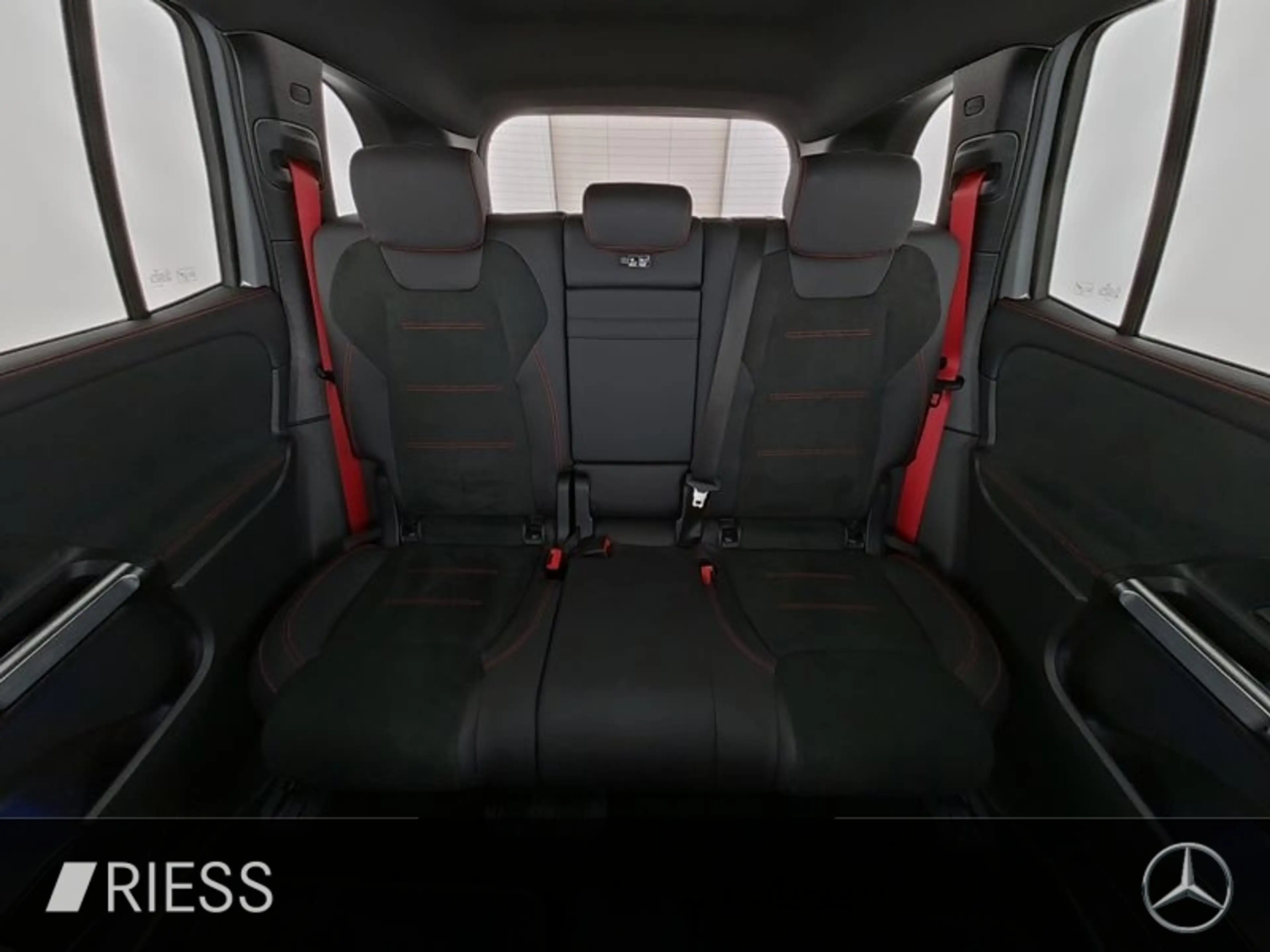 Mercedes-Benz GLB 35 AMG 4MATIC 360 AHK AUT Fernlichtass. HUD — photo 8