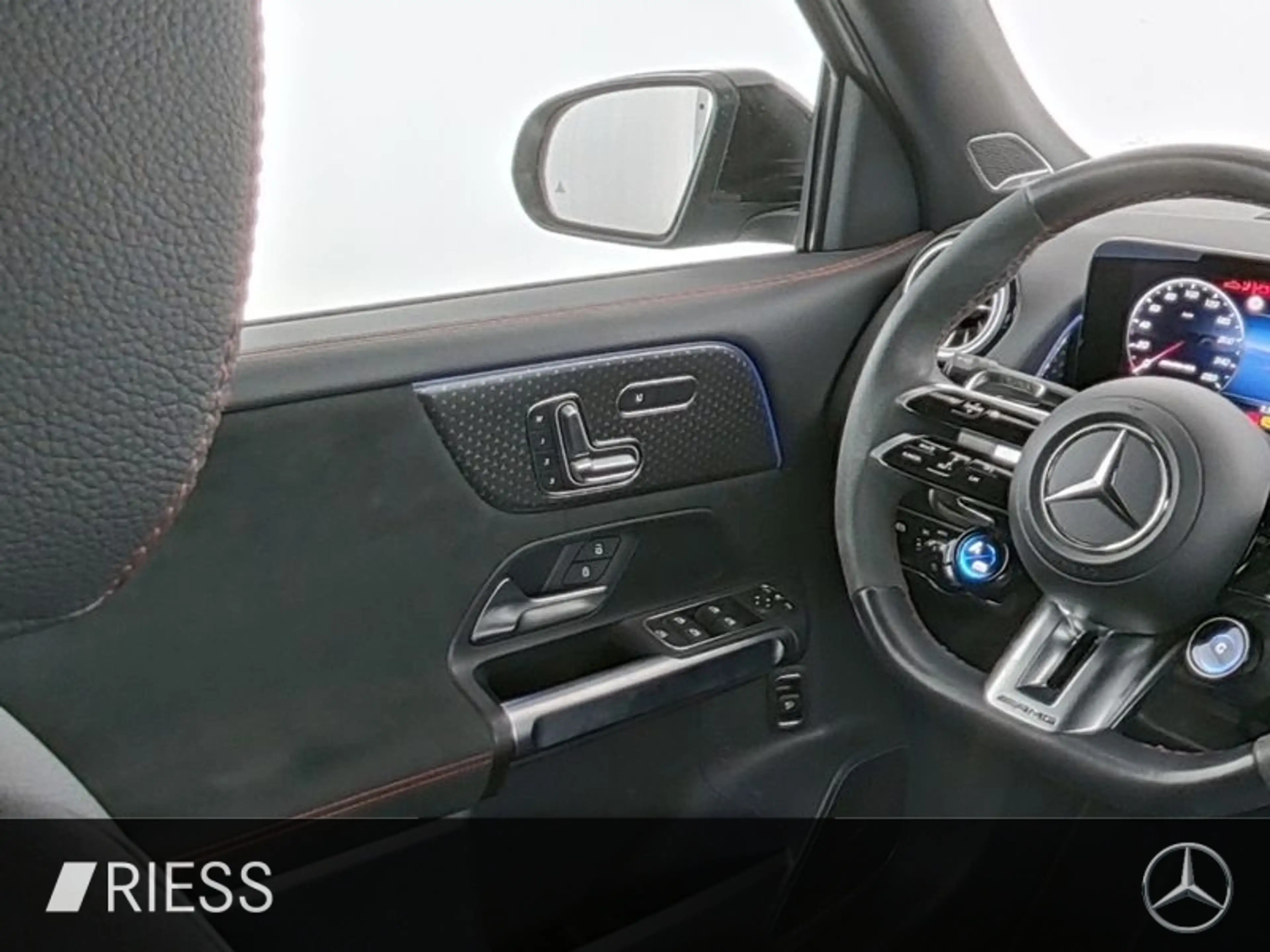 Mercedes-Benz GLB 35 AMG 4MATIC 360 AHK AUT Fernlichtass. HUD — photo 9