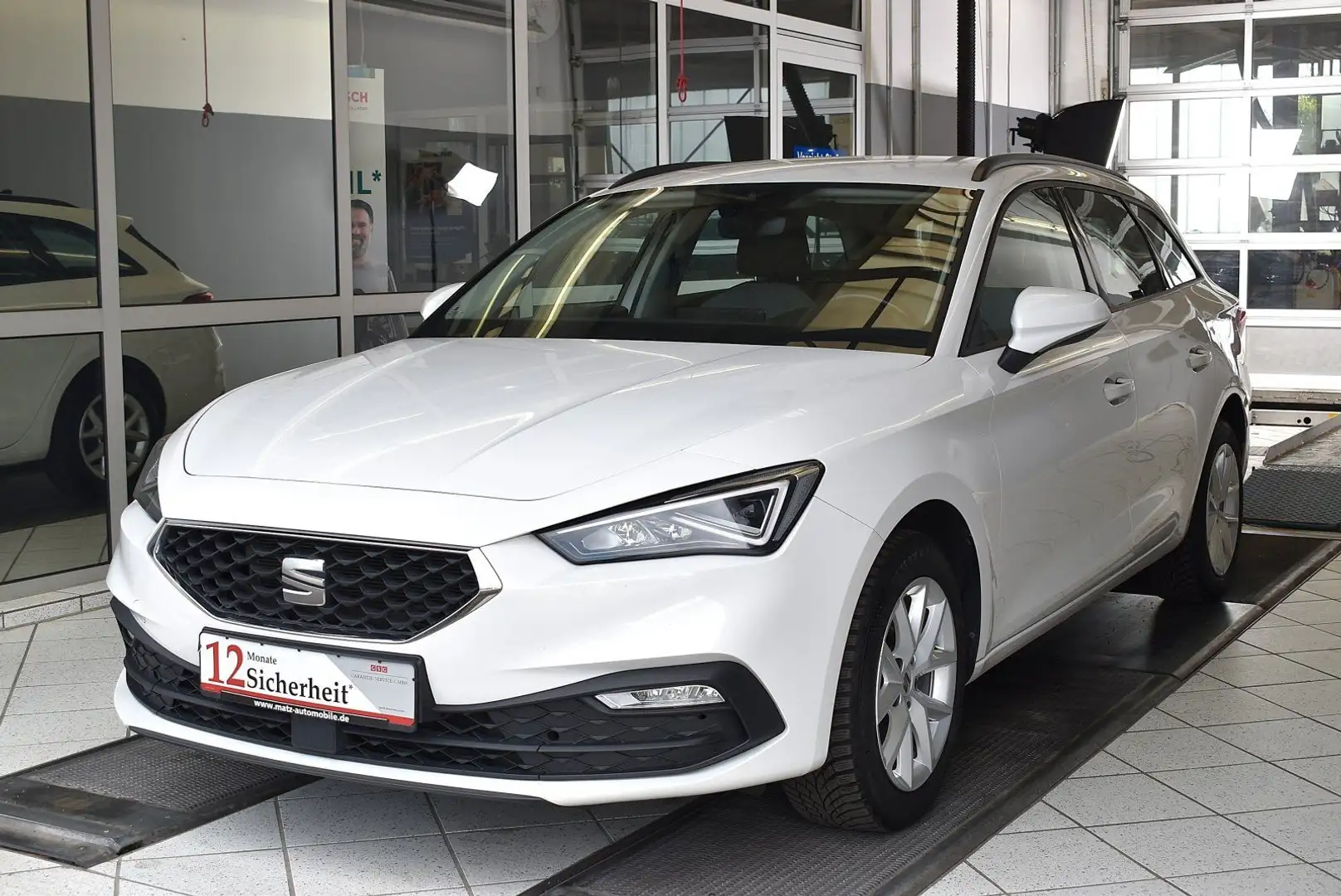 SEAT Leon ST 2.0TDI Style DSG*AHK*LED*SHZ Weiß - 1