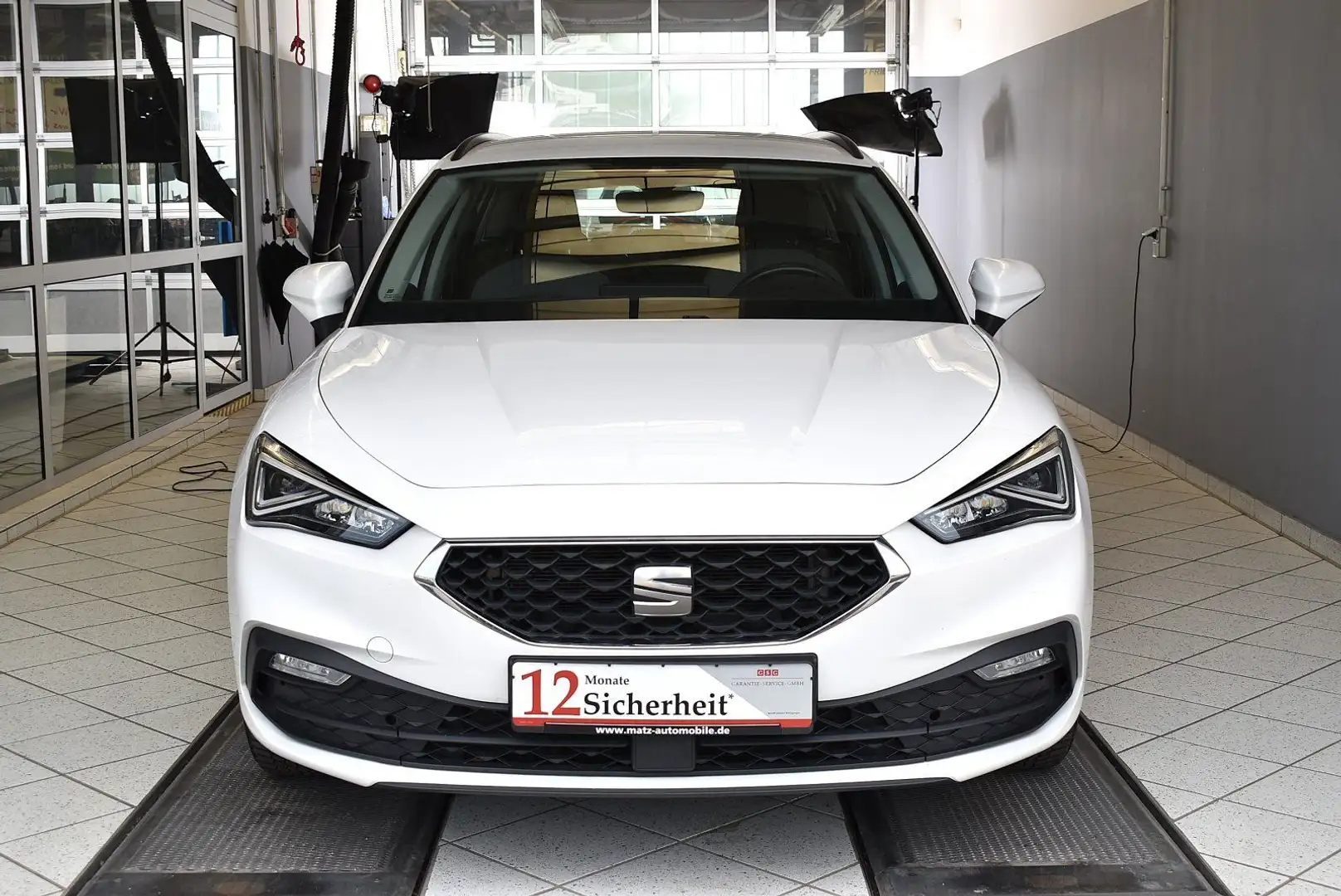SEAT Leon ST 2.0TDI Style DSG*AHK*LED*SHZ Weiß - 2