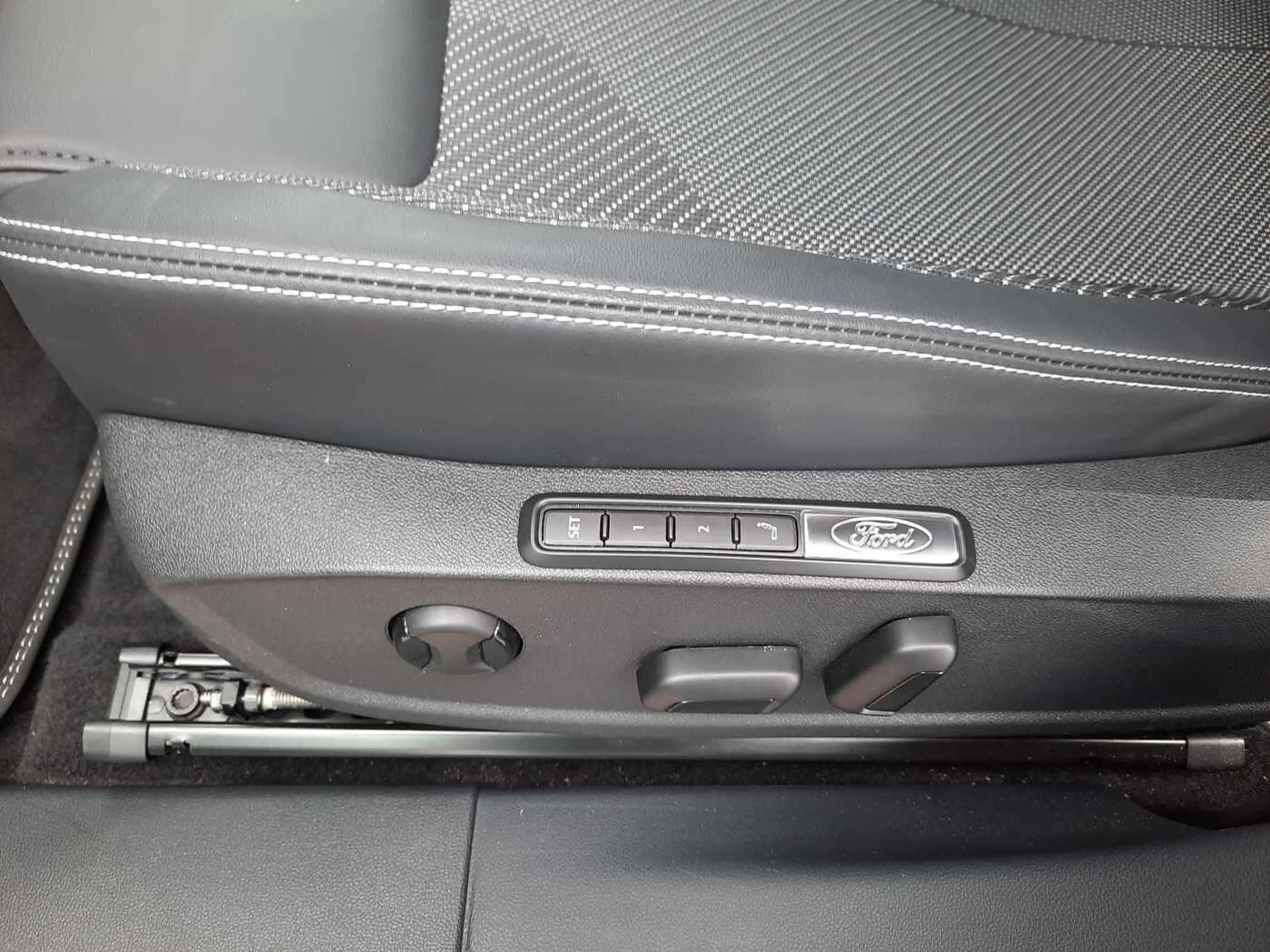 Ford Explorer Elektro Dual-Elektromotor Extend.Range AWD 79kWh — photo 10