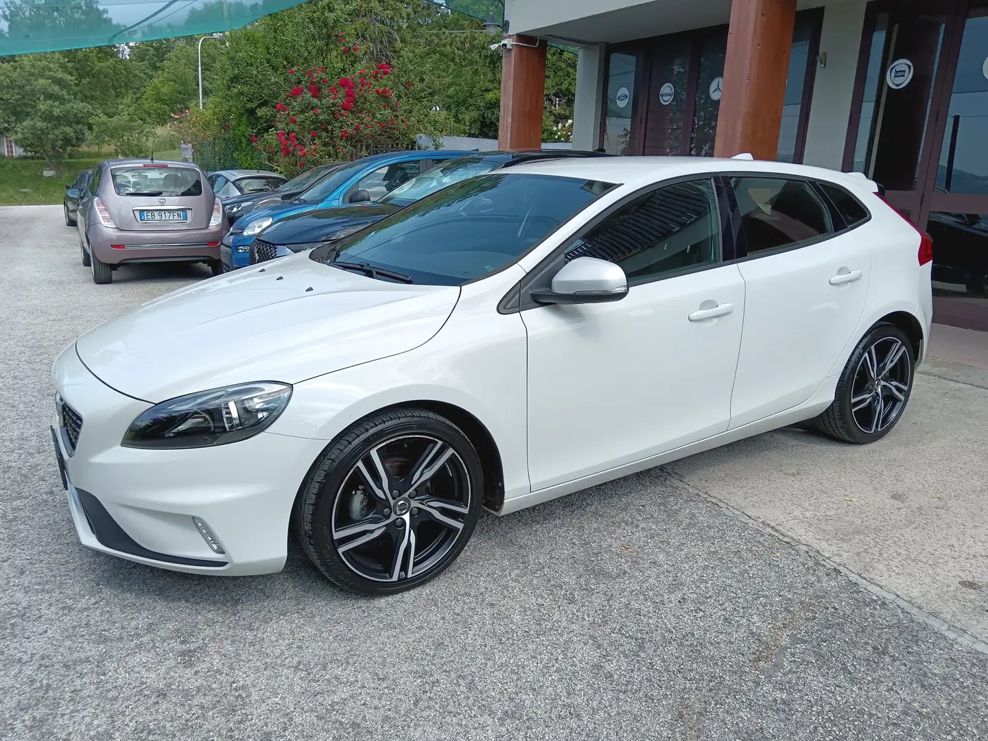 Volvo V40 2.0 D2 120CV R-DESIGN + PELLE + NAVI + PACK LUCI Bianco - 2