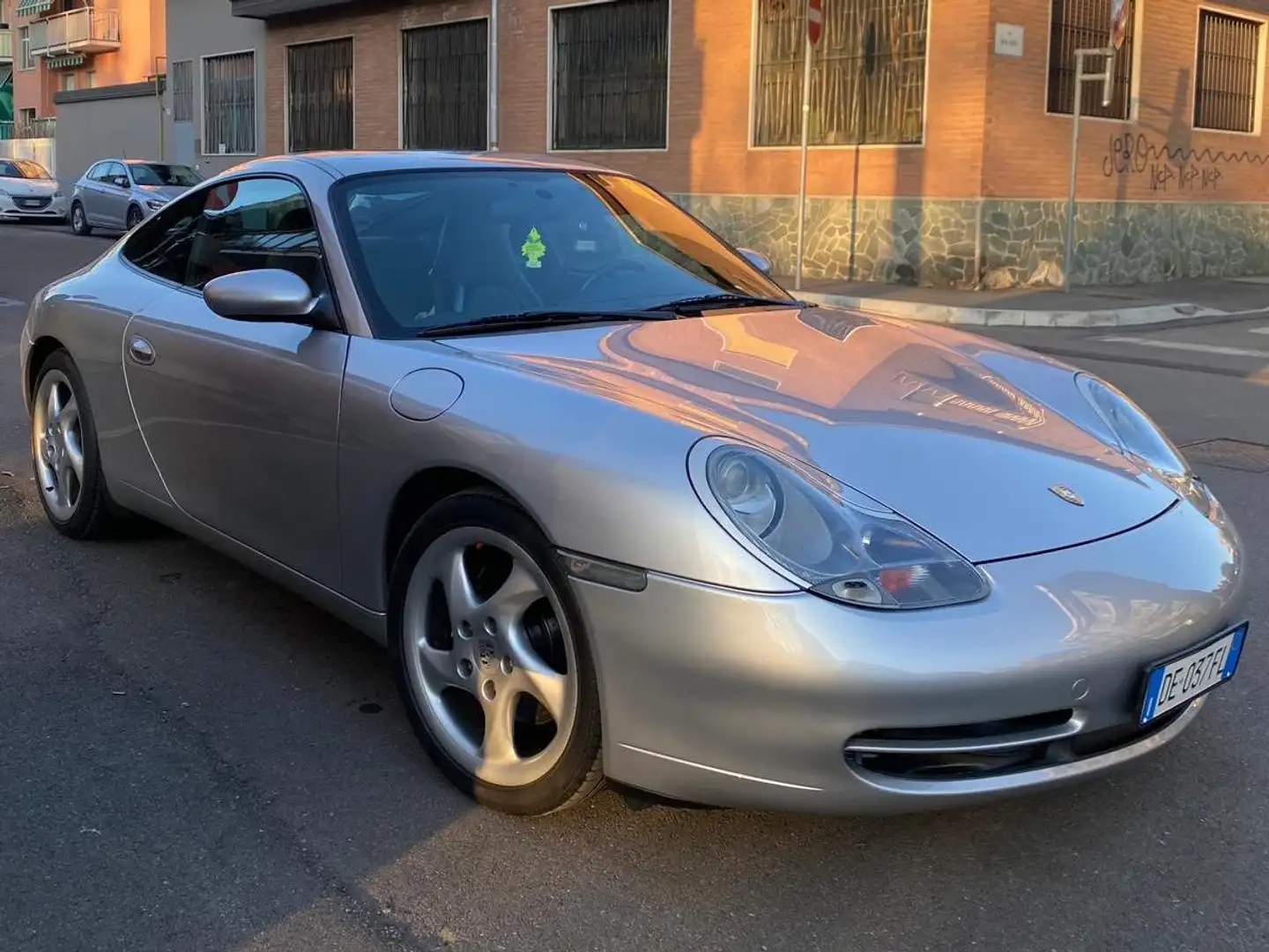 Porsche 911 996 Carrera 2 Coupé 3.4 Argento - 2
