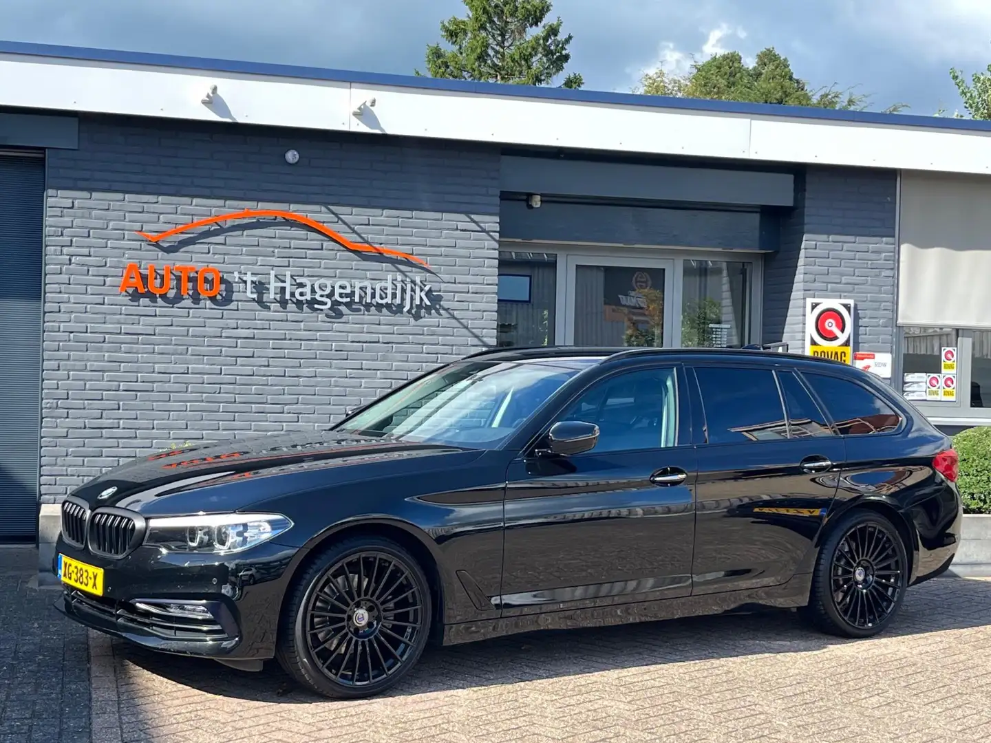 BMW 520 5-serie Touring 520i Sport trekh 20" onderhoudscon Zwart - 2