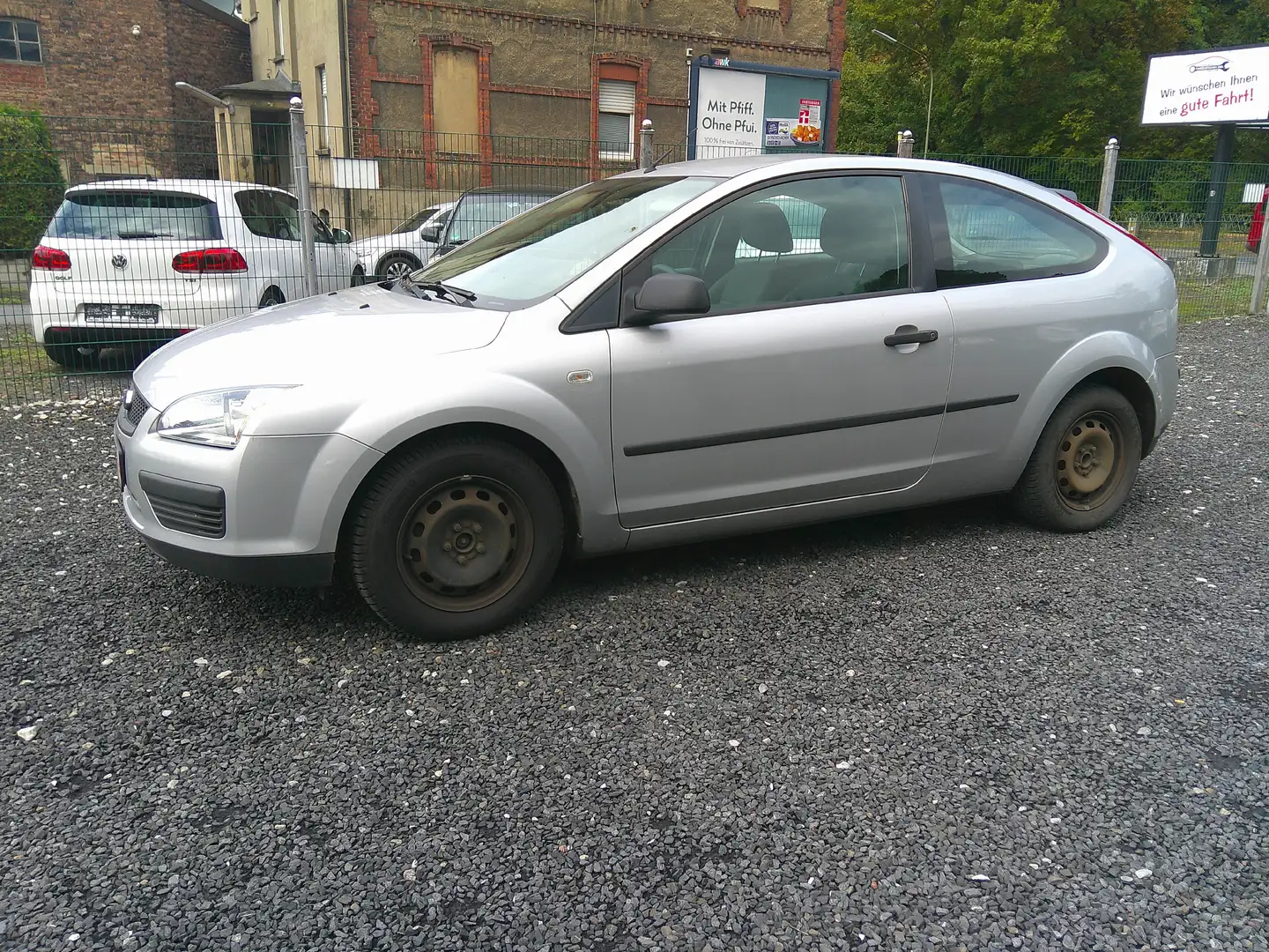 Ford Focus 2-HAND*EURO-4*TÜV/03/2027*KLIMA*EFH*AHK*M+S*ZV* Grijs - 2