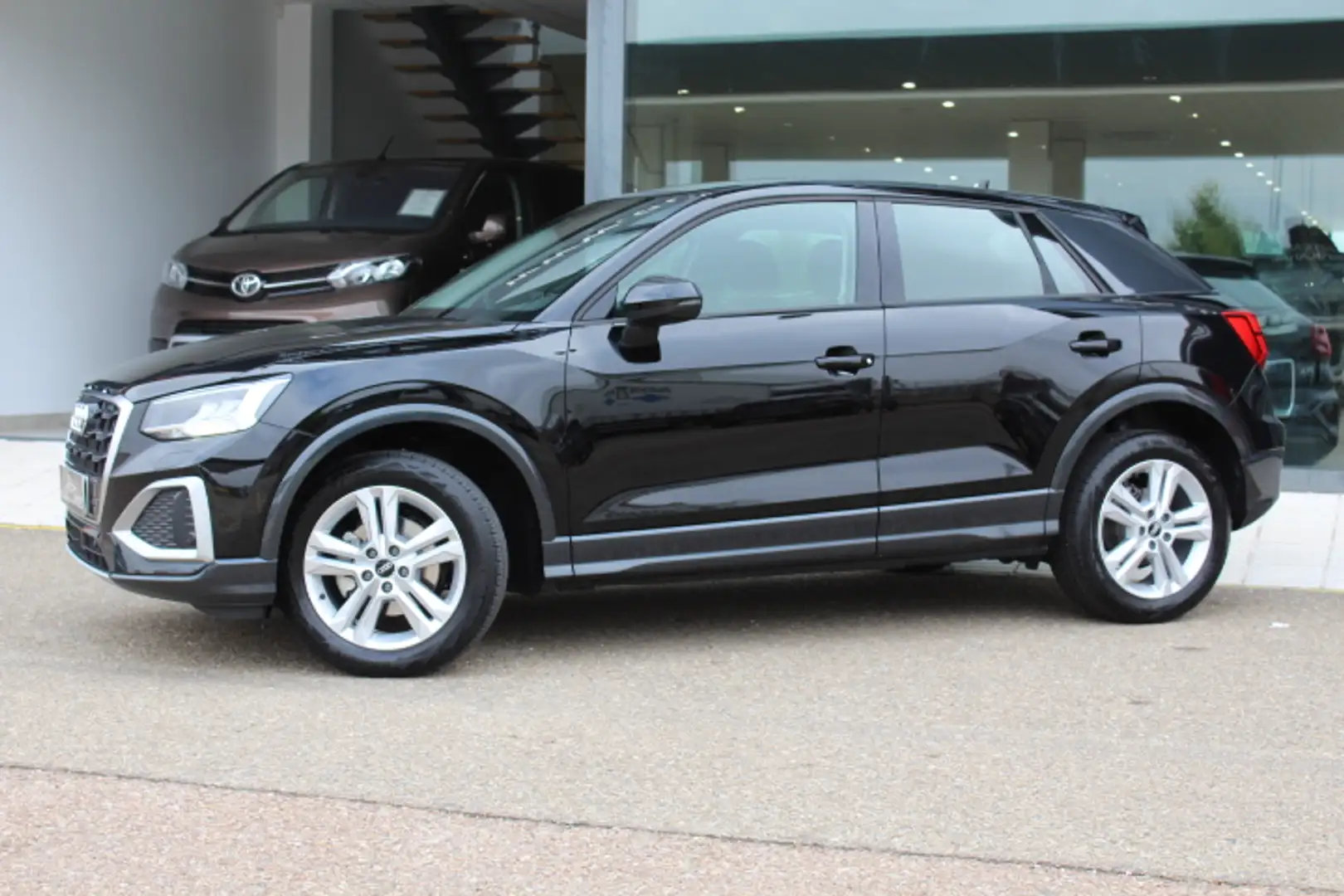 Audi Q2 30 TFSI Advanced 81kW Schwarz - 2