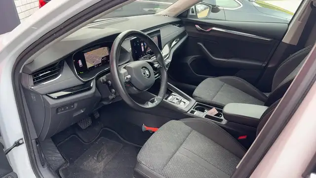 Skoda Octavia view 5
