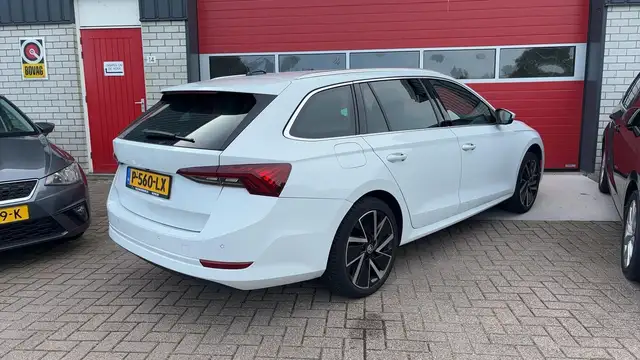 Skoda Octavia view 2