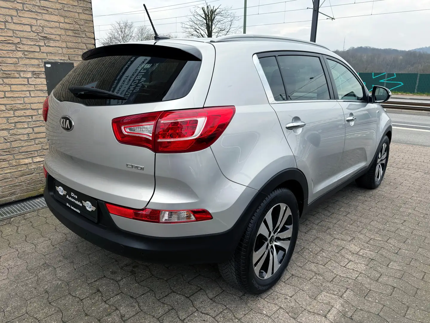 Kia Sportage 2.0 CRDi Spirit 4WD 1.Hand, erst 28Tkm Grau - 2
