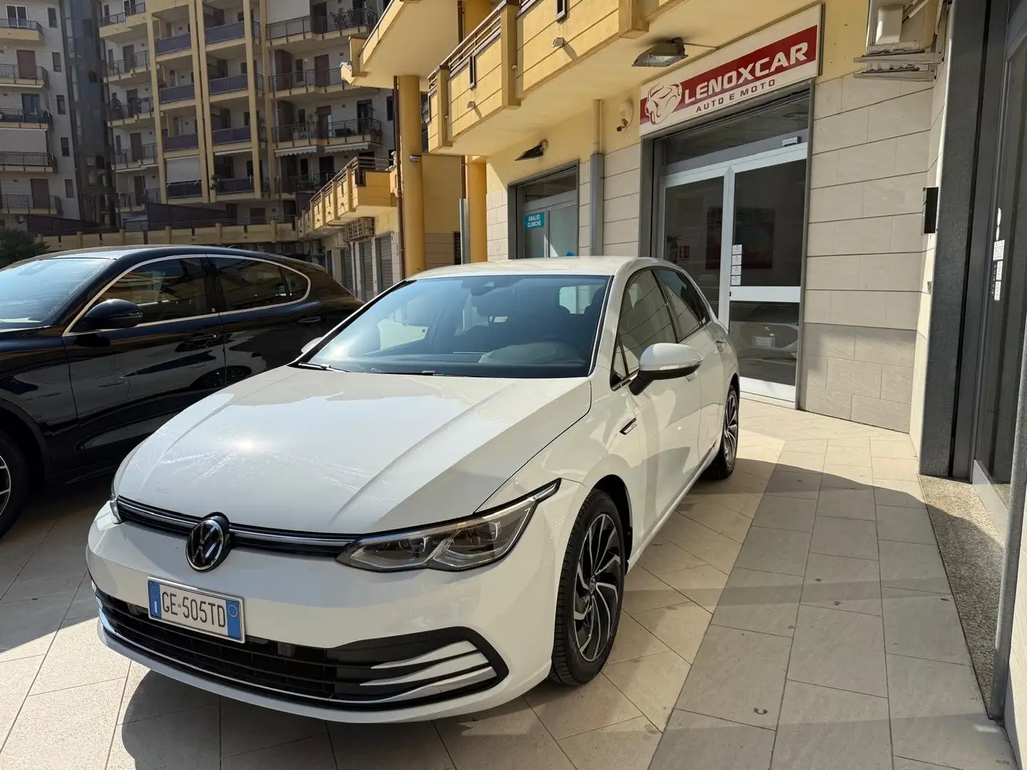 Volkswagen Golf 1.5 tgi Style 130cv dsg Bianco - 1
