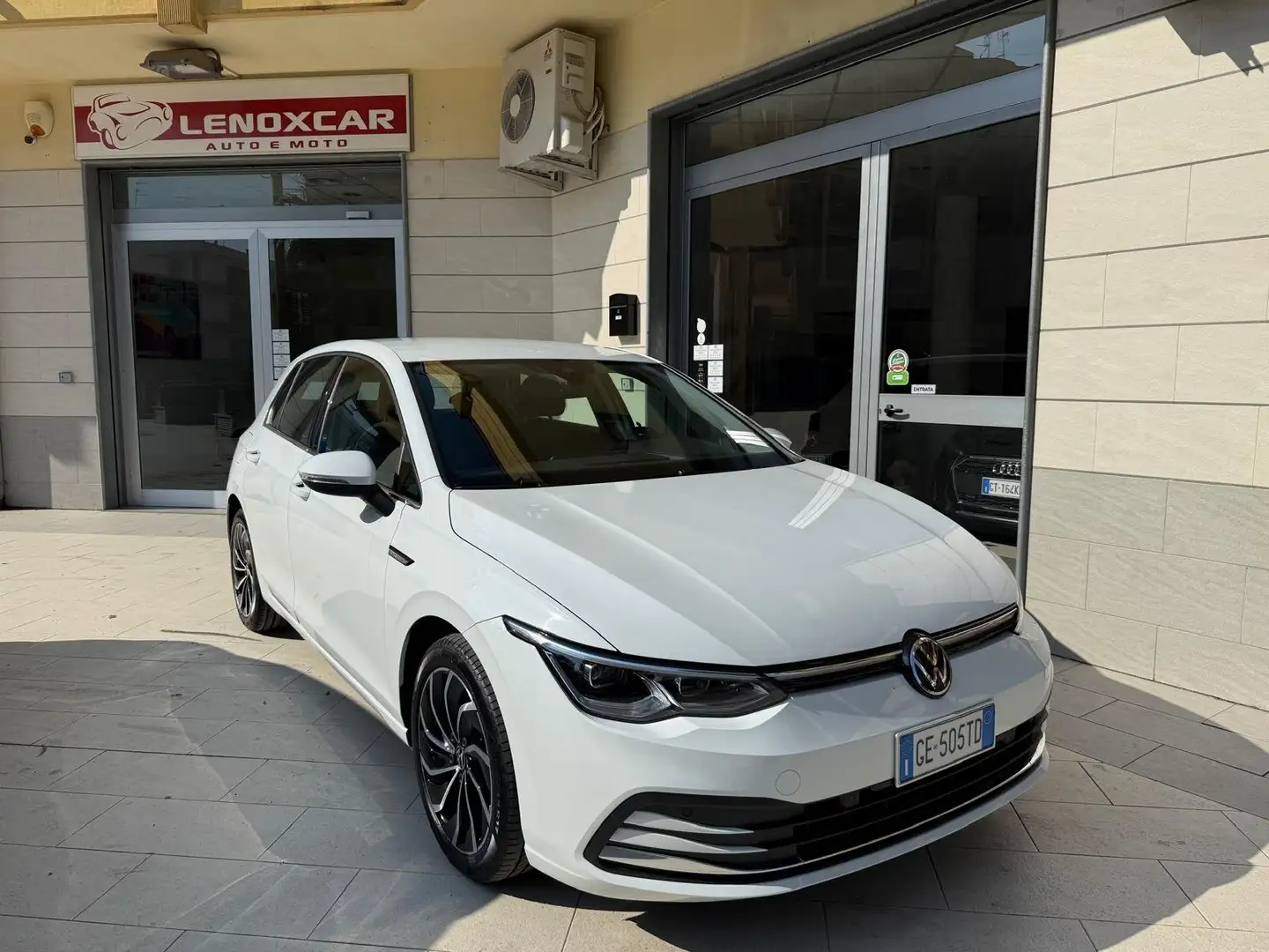 Volkswagen Golf 1.5 tgi Style 130cv dsg Bianco - 2