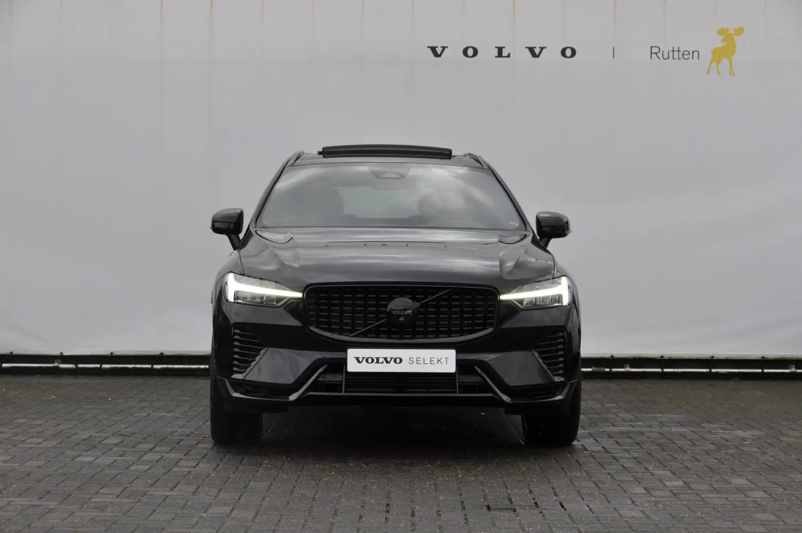 Volvo XC60 T6 350PK Automaat Recharge AWD Plus Black Edition Zwart - 2