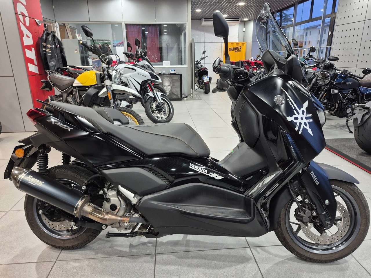 Yamaha X-Max 300 2024
