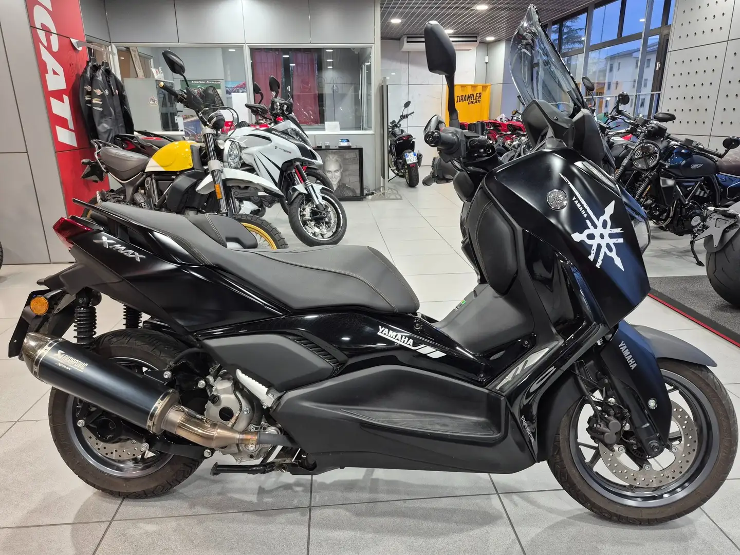 Yamaha X-Max 300 2024 Nero - 1