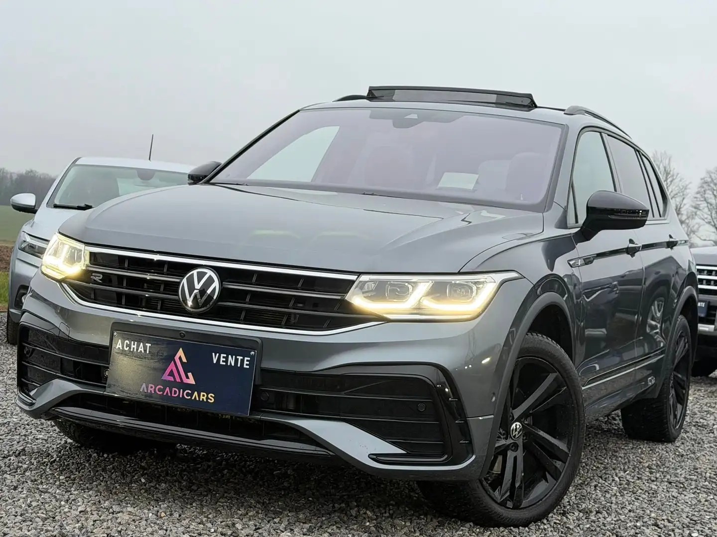 Volkswagen Tiguan Allspace Allspace R-line - Toit pano - Cuir - Full options Gris - 1