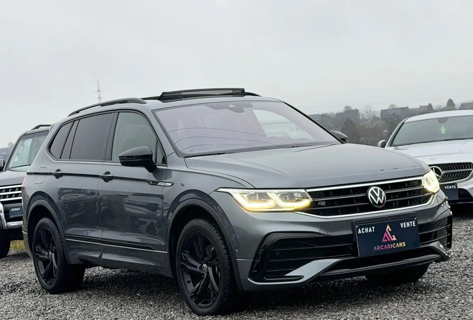 Volkswagen Tiguan Allspace Allspace R-line - Toit pano - Cuir - Full options Gris - 2