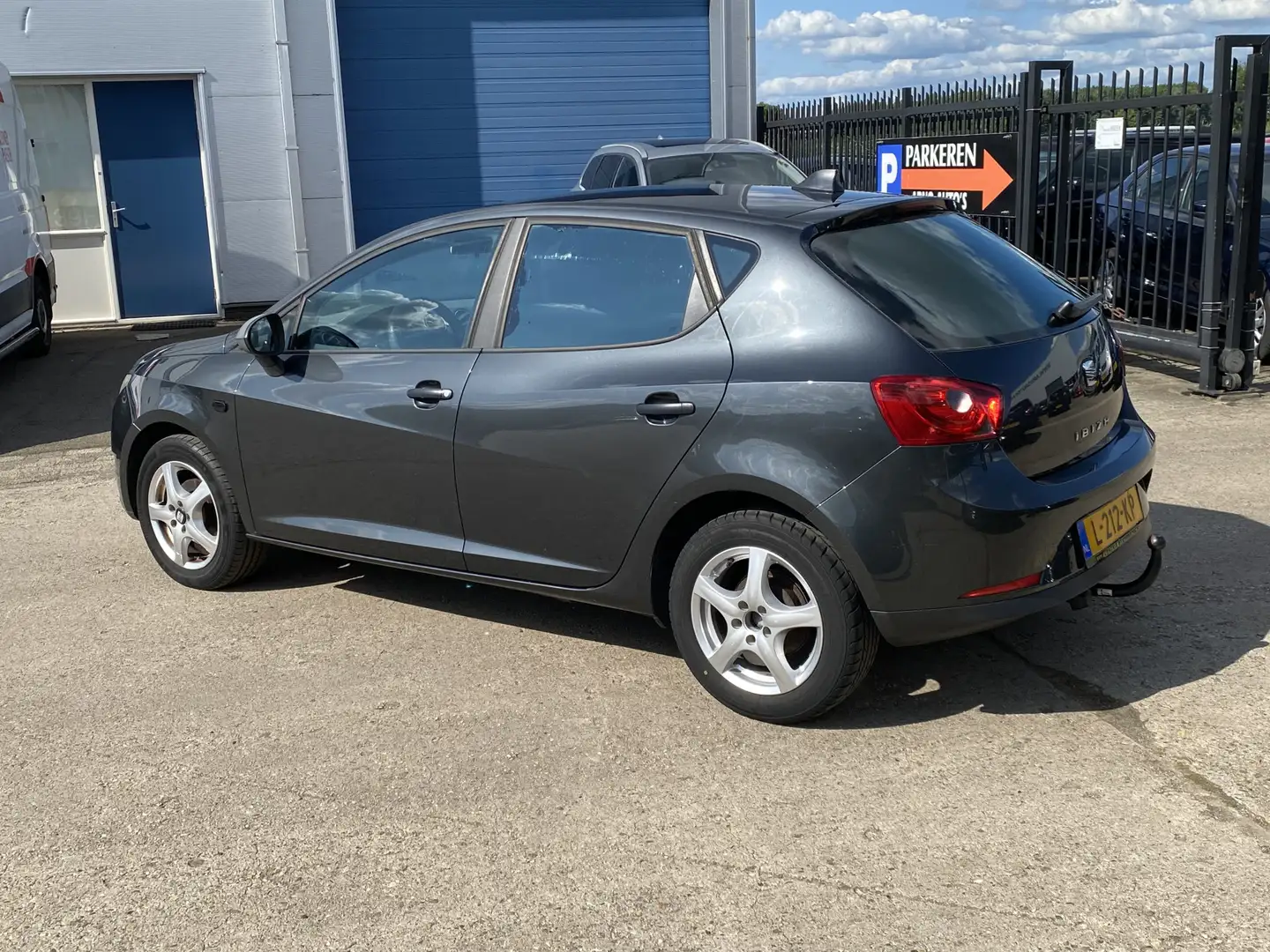 SEAT Ibiza 1.2 Beat 5-DEURS, 151.344 KM, APK TOT 01-07-26, NW Grijs - 2