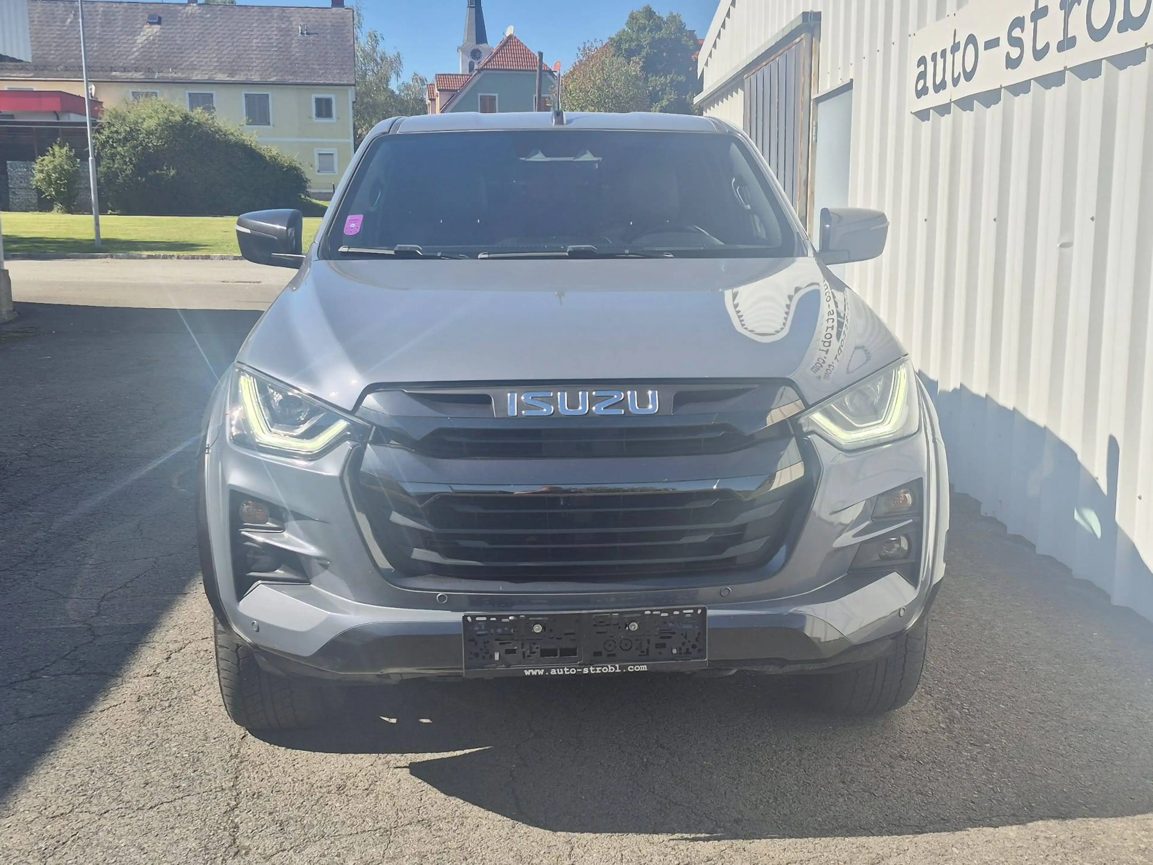 Isuzu D-Max Double Cab 4x4 V-Cross A/T *28.000€ netto* — photo 4
