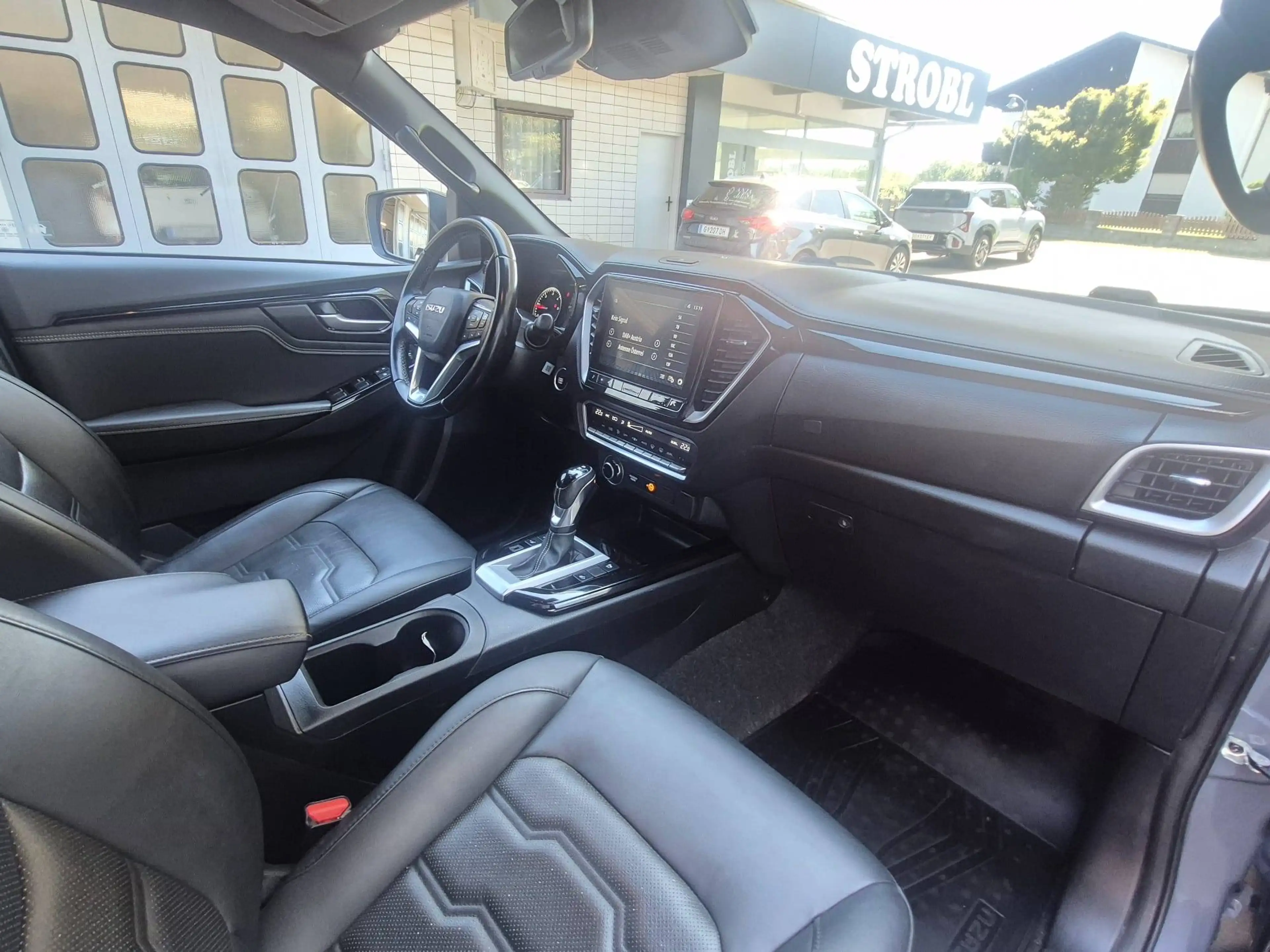 Isuzu D-Max Double Cab 4x4 V-Cross A/T *28.000€ netto* — photo 7