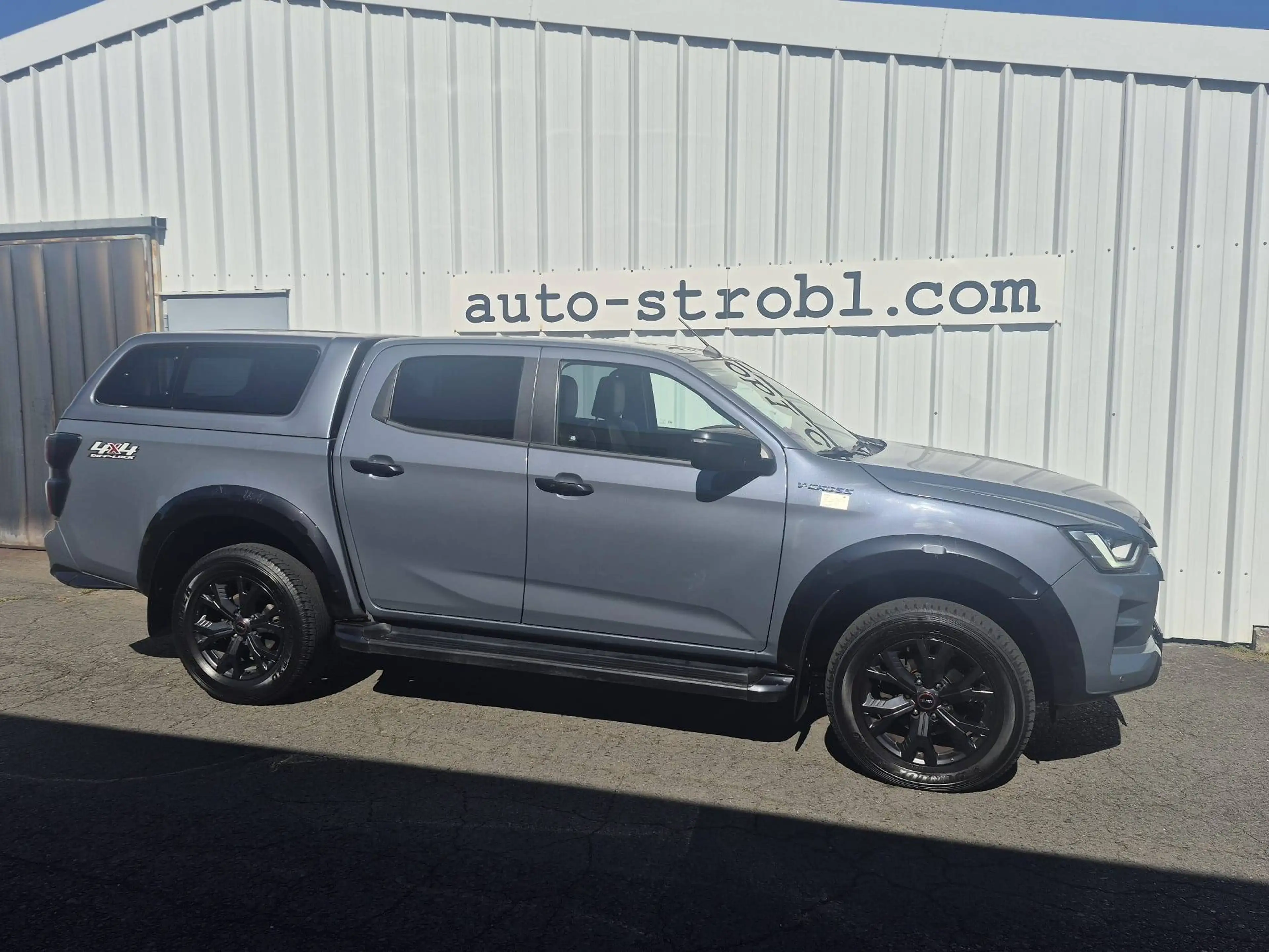 Isuzu D-Max Double Cab 4x4 V-Cross A/T *28.000€ netto* — photo 2