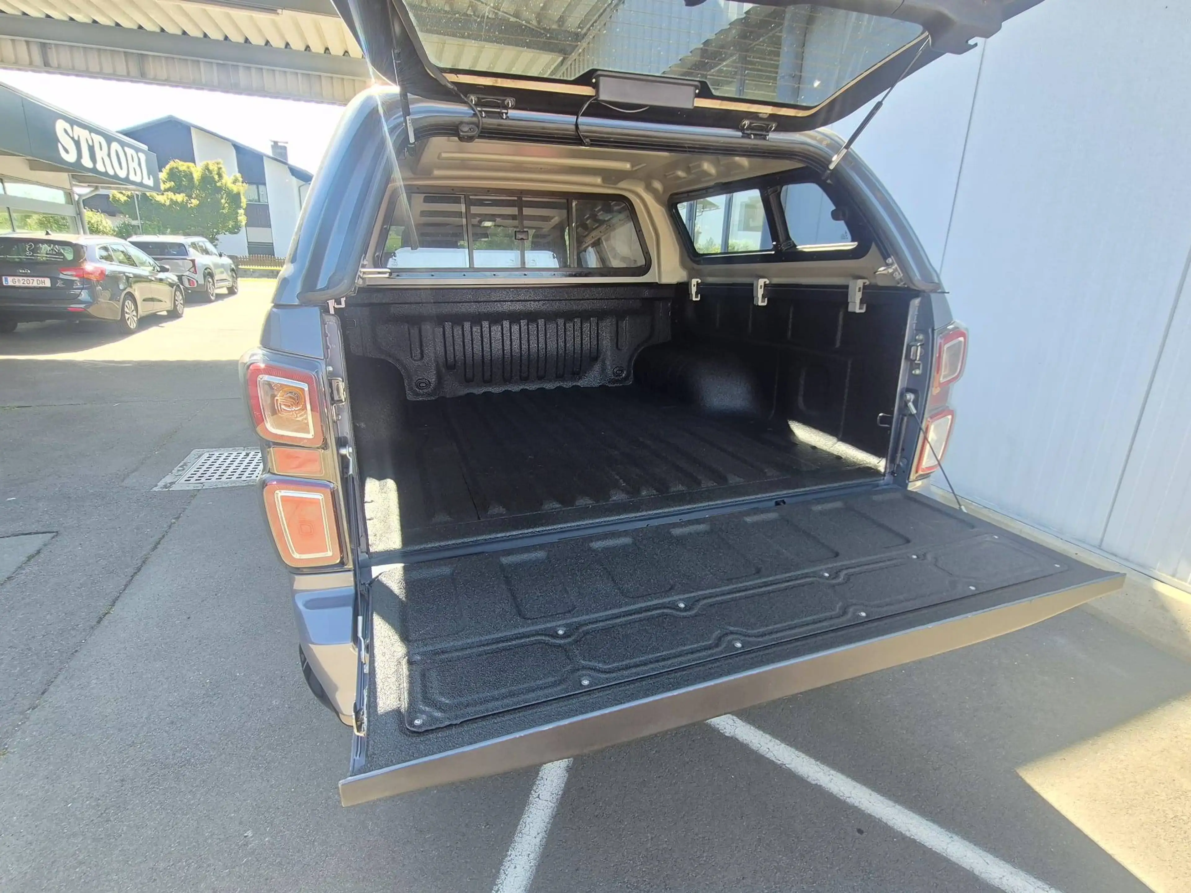 Isuzu D-Max Double Cab 4x4 V-Cross A/T *28.000€ netto* — photo 5