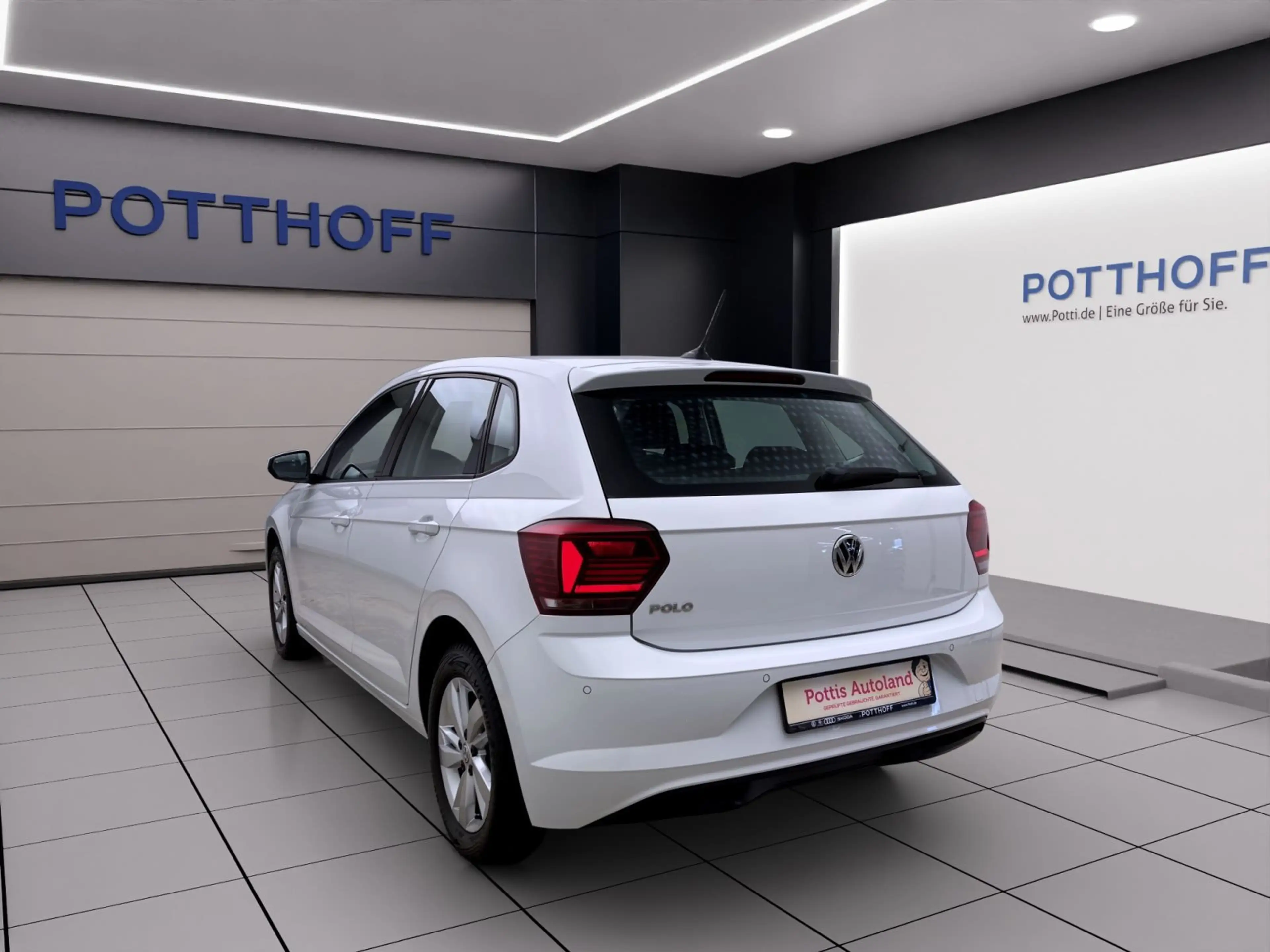 Volkswagen Polo 1.0 MPI COMFORTLINE NAVI PDC SITZHZG KLIMA — photo 3