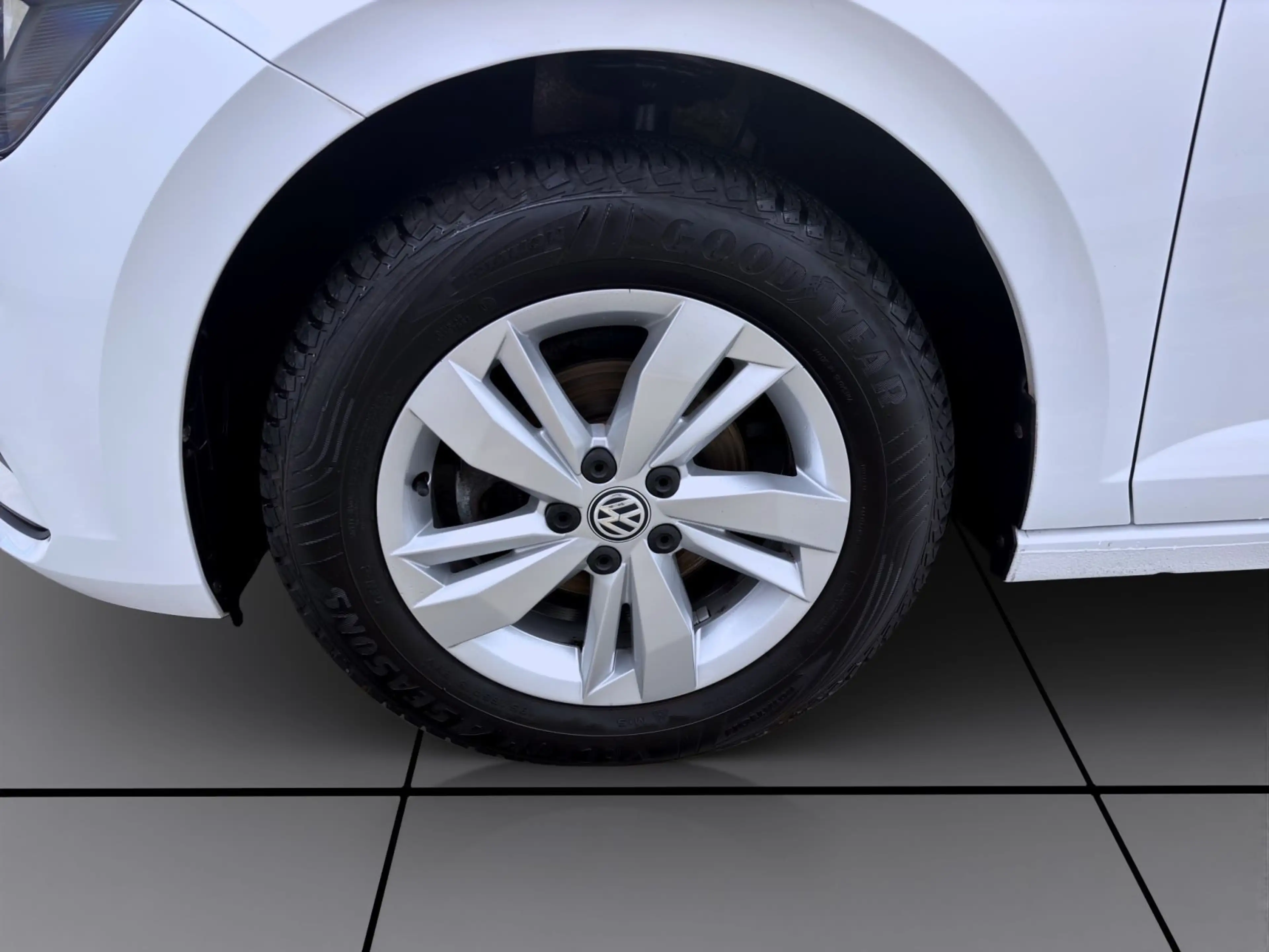 Volkswagen Polo 1.0 MPI COMFORTLINE NAVI PDC SITZHZG KLIMA — photo 9