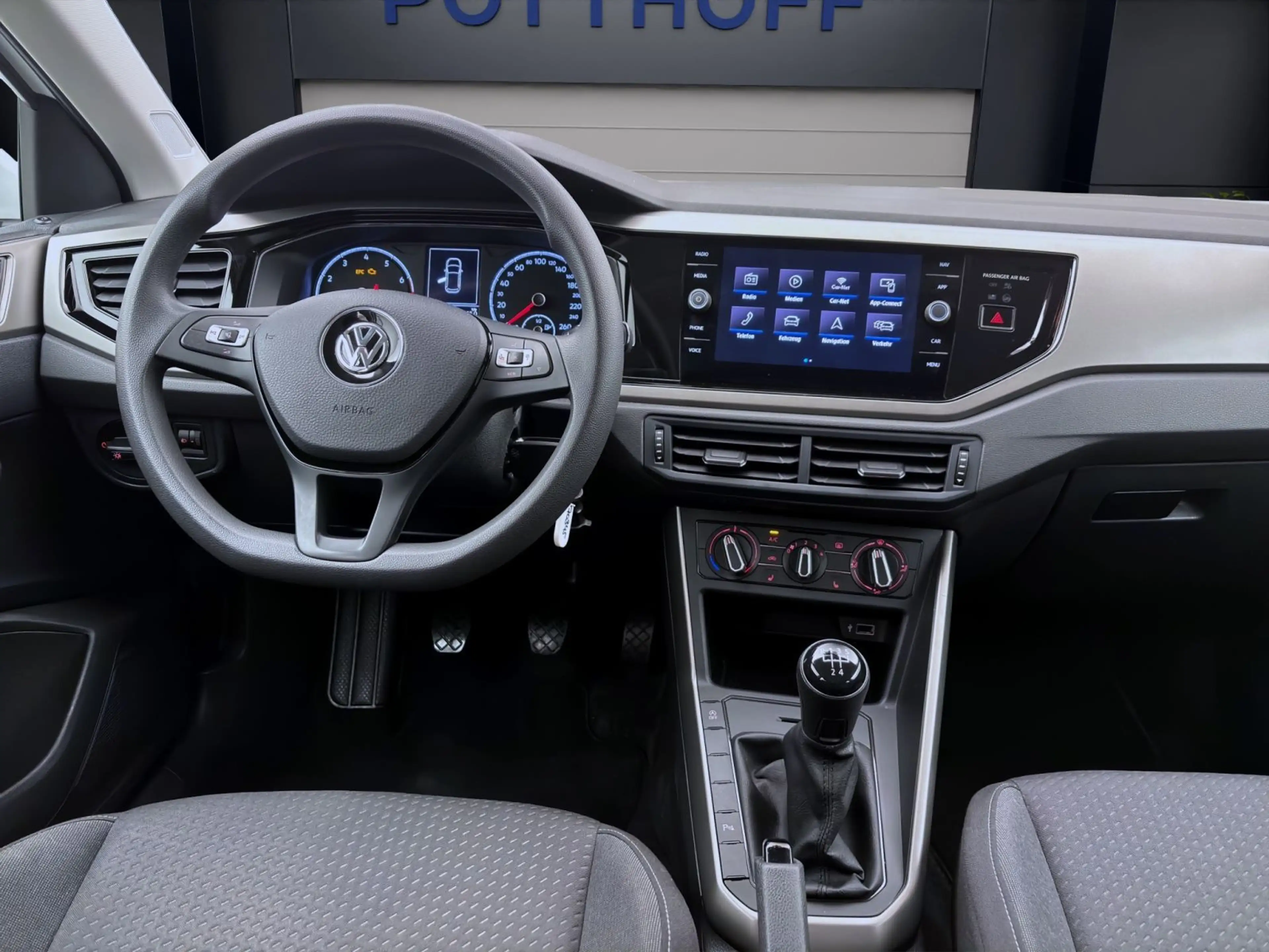 Volkswagen Polo 1.0 MPI COMFORTLINE NAVI PDC SITZHZG KLIMA — photo 14