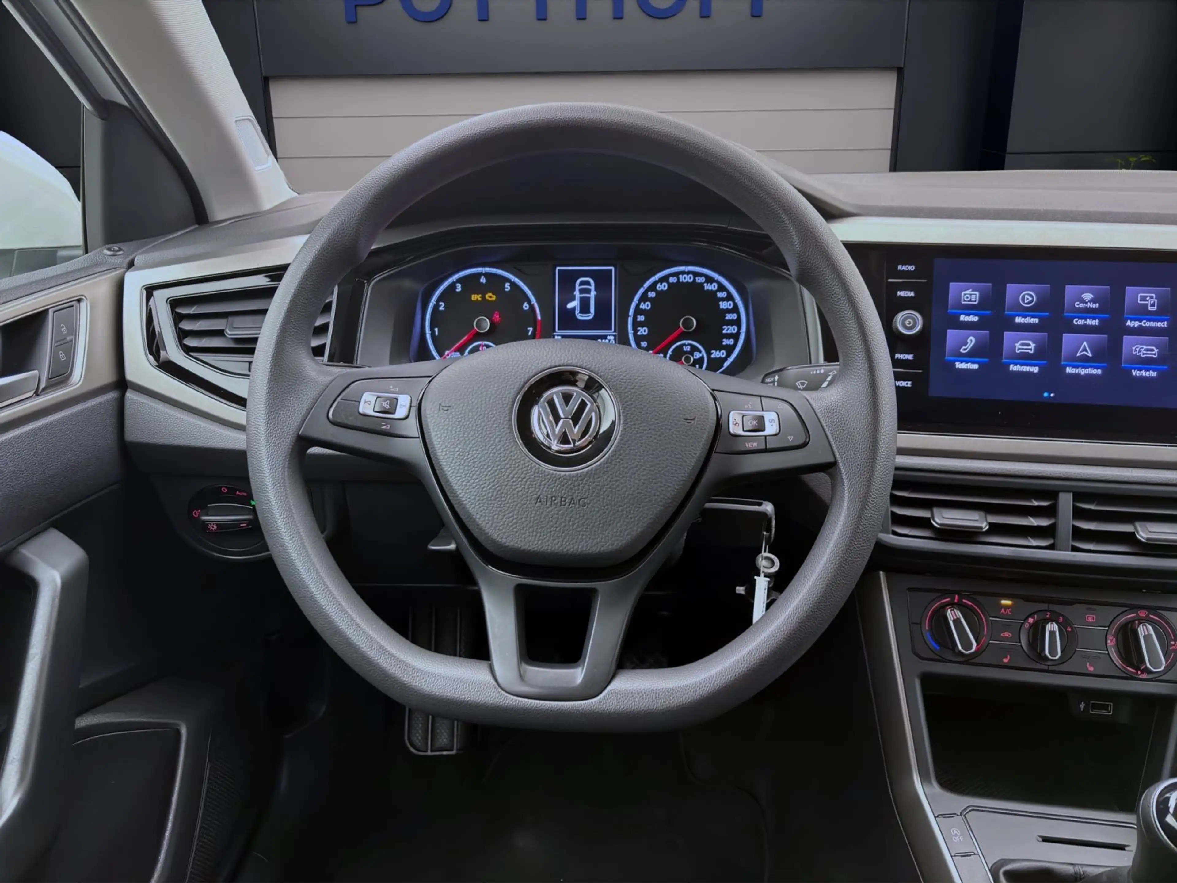 Volkswagen Polo 1.0 MPI COMFORTLINE NAVI PDC SITZHZG KLIMA — photo 12
