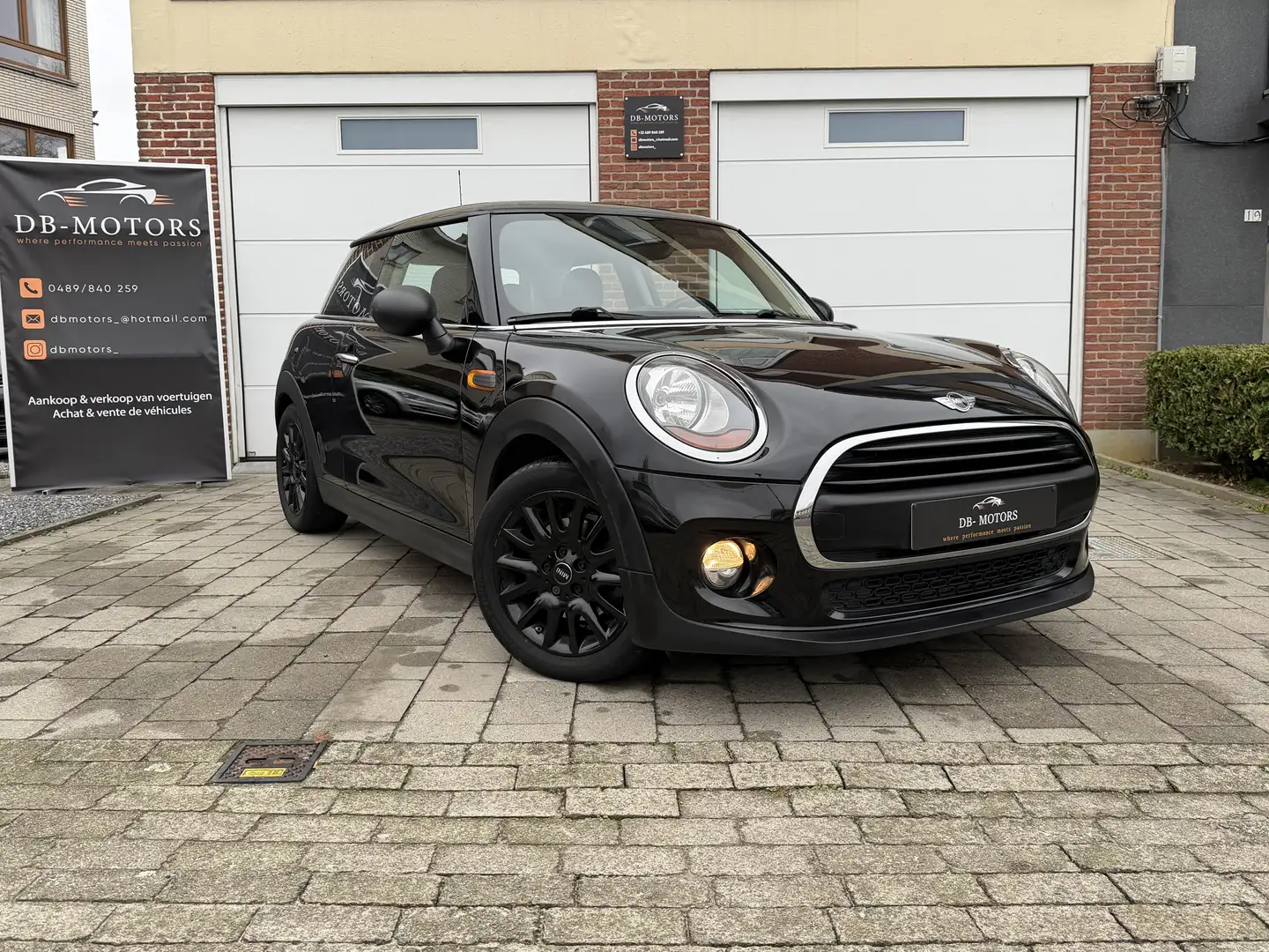 MINI One 1.2i benzine FIRST EDITION 11/2017 97000km (75PK) Zwart - 2