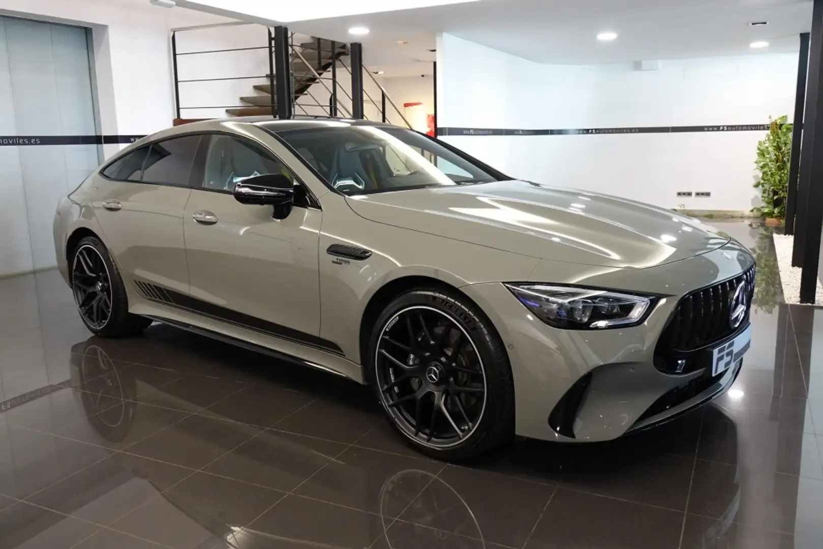 Mercedes-Benz AMG GT Coupé 53 4Matic+ Grau - 1