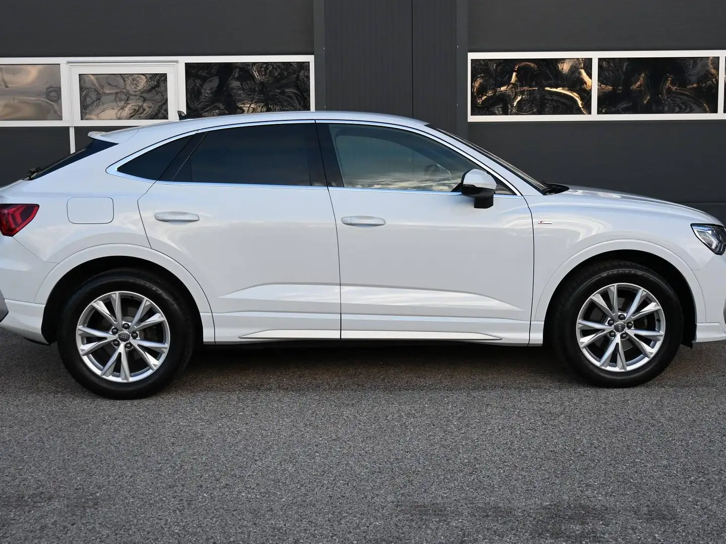 Audi Q3 (RESERVIERT)Q3 Sportback 35 TFSI S-Line S-tronic / AHV / Weiß - 2