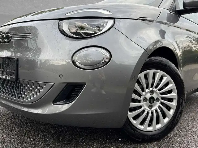 Fiat 500e view 13