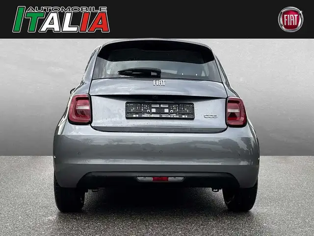 Fiat 500e view 4