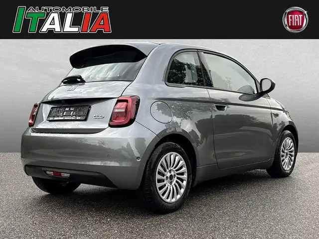 Fiat 500e view 2