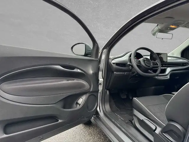 Fiat 500e view 5