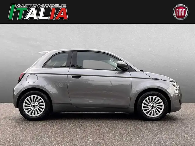 Fiat 500e view 3