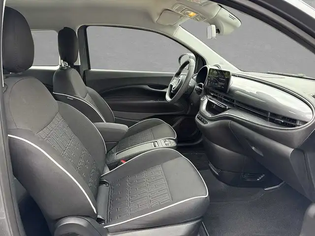 Fiat 500e view 6