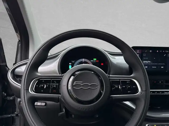 Fiat 500e view 11