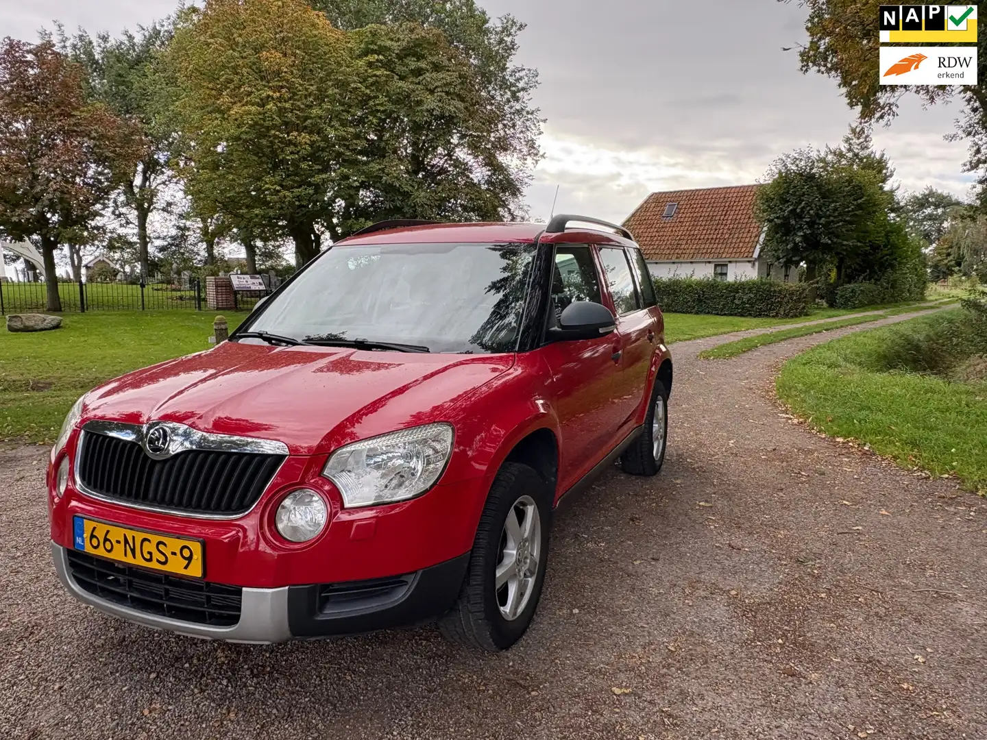 Skoda Yeti 1.2 TSI Active Plus Airco Rood - 1
