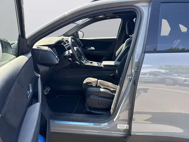 DS Automobiles DS 7 view 11