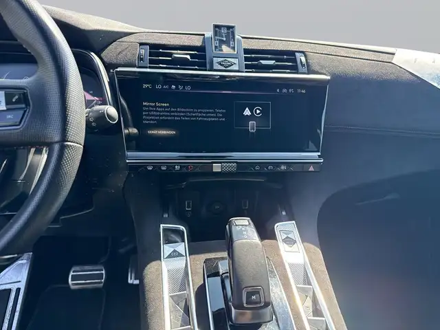 DS Automobiles DS 7 view 12