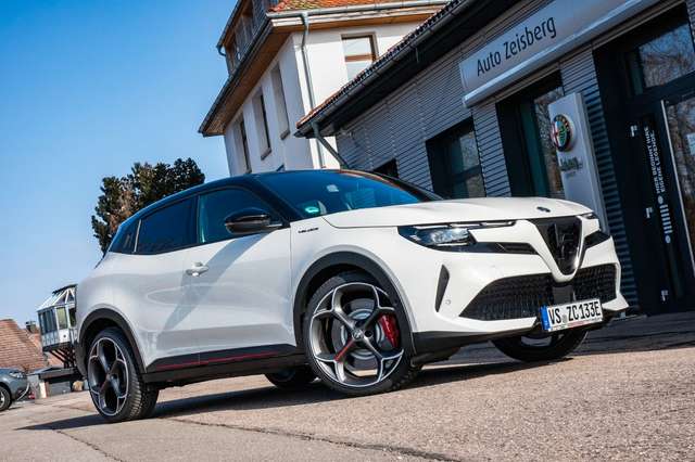 Imagine Alfa Romeo Junior Elettrica 280 PS  Veloce Sport+Technpaket