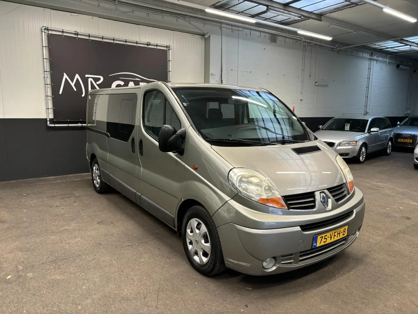 Renault Trafic 2.5 dCi T29 L2H1 DC Automaat /Airco - 2