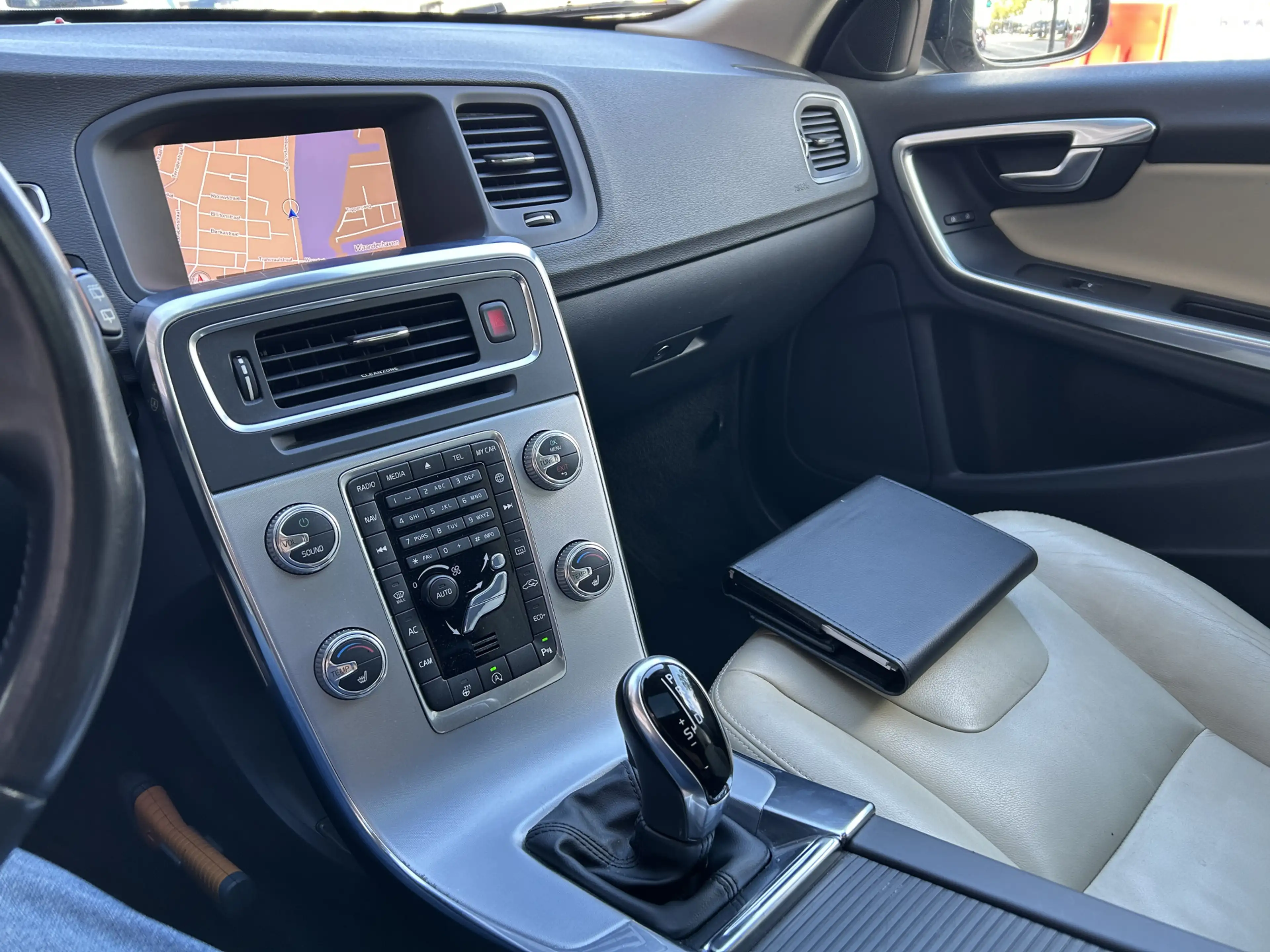 Volvo V60 1.5 T2 Polar+ airco/ecc leer navigatie automaat — photo 11